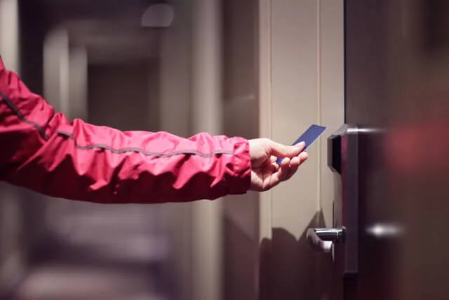 opening hotel door with keyless entry card PW8HT5V