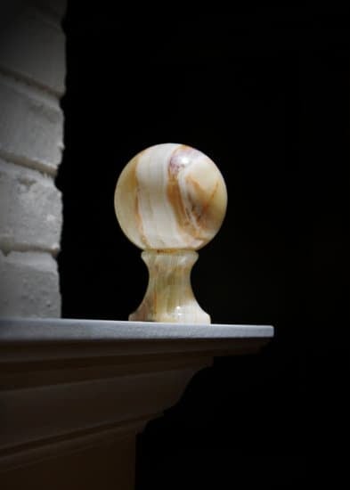 Creative tips for decorating a rental home without painting the walls