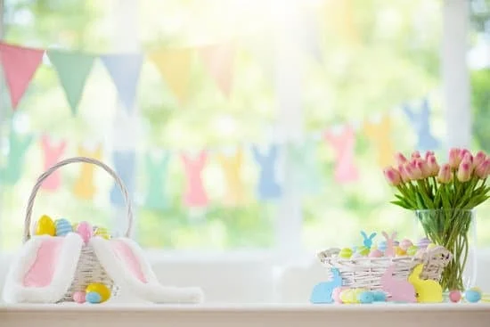 Step-by-step guide on how to decorate a cake for beginners at home
