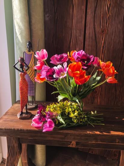Step-by-step guide on creating a stunning flower arch decoration at home - DIY inspiration!