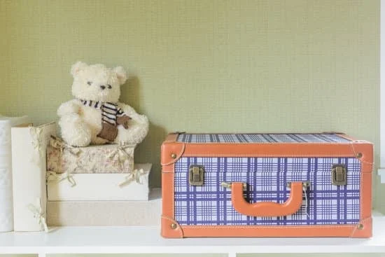 Step-by-step guide on how to decorate an old mobile home for a fresh new look