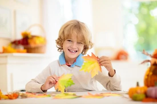 Step-by-step guide on how to make stunning wall decor at home using simple materials