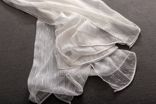 Step-by-step guide on how to make simple balloon decoration at home for any occasion