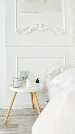 DE LUXE BY HOME DECORATORS: Elegant and stylish home decor collection for a luxurious atmosphere
