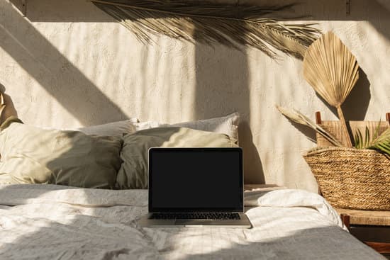 How to decorate your home office desk with stylish and functional accessories