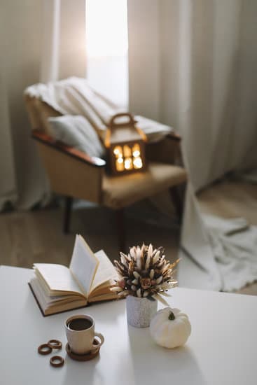 Step-by-step guide on how to decorate your home for a wedding anniversary celebration