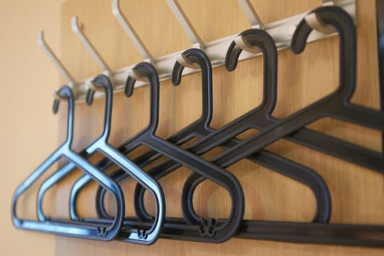 Step-by-step guide on how to decorate your home office for Zoom meetings