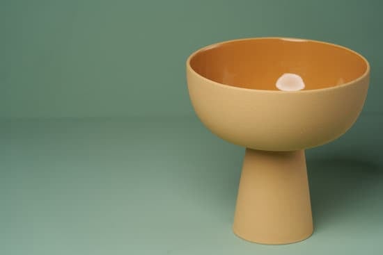 Step-by-step guide on how to decorate a vacation home for a relaxing and stylish getaway