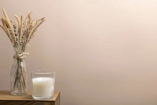 Learn the steps to become a cake decorator from the comfort of your own home