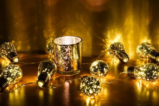 Stylishly combine different metal finishes for a modern touch in home décor