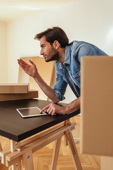 - Step-by-step guide on how to decorate a 1950s home with authentic vintage flair