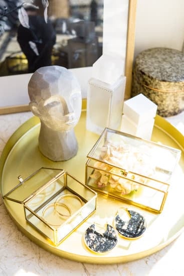 Step-by-step guide: How to decorate Durga Maa at home