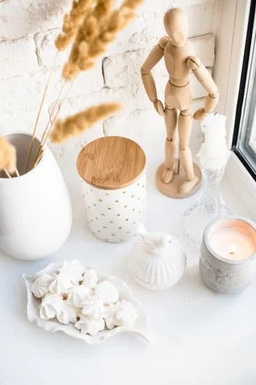 Organize and preserve your extra home decor for future use. How to store extra home decor efficiently