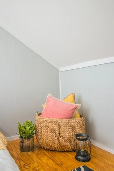 How to decorate mobile cover at home: step-by-step DIY guide for personalized smartphone protection