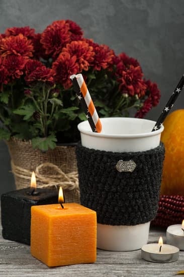 Step-by-step guide on how to decorate a candle at home