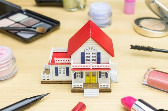 Step-by-step guide on how to decorate plastic chairs for a stylish home makeover