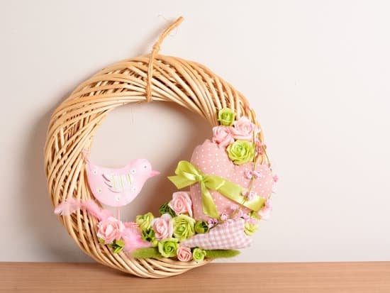 Step-by-step guide on how to decorate for graduation at home with balloons, streamers, and personalized banners