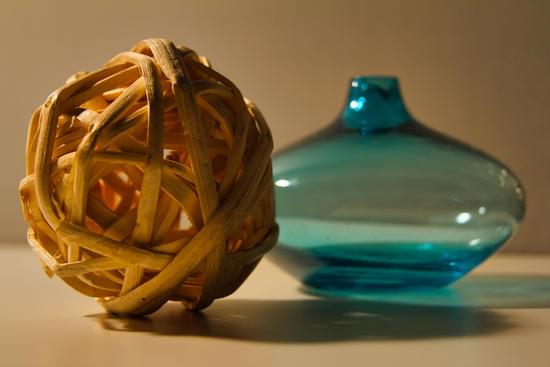 Step-by-step guide: How to decorate a holiday home with festive ornaments and cozy accents