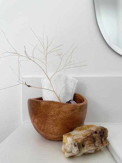 Discover What Home Decor is Trending: Colorful Accents, Sustainable Materials, and Vintage-Inspired Pieces