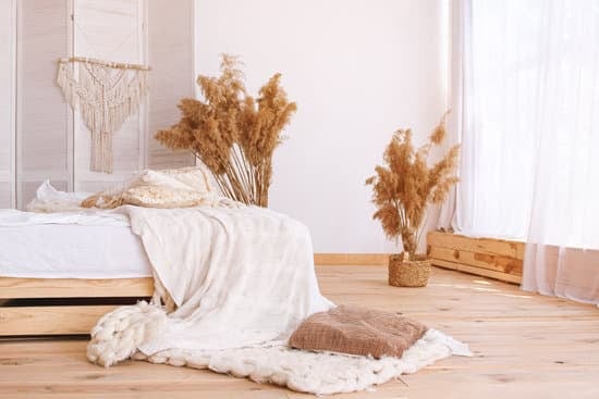 What Colors Are Popular in Home Decor: Vibrant blues, earthy greens, and warm neutrals