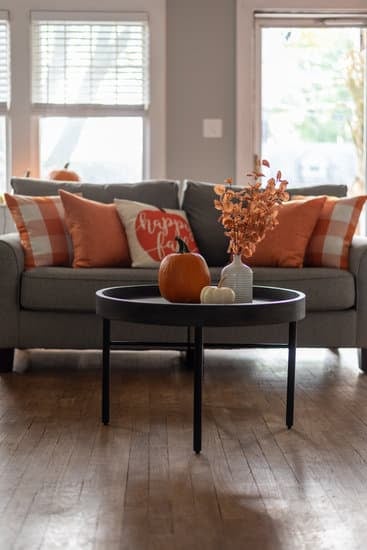 September home decor: Cozy fall colors, warm textures, and seasonal accents for a stylish look