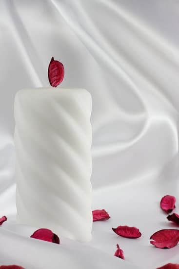 IS IT OK TO MIX METALS IN HOME DECOR: Balancing Gold and Silver Accents