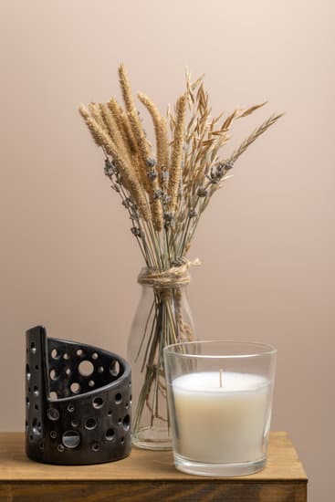 Step-by-step guide on how to decorate a Santa Fe style home with Southwestern-inspired decor elements