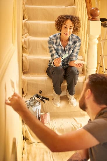 What Is Popular in Home Decor: Minimalist furniture, boho accents, and botanical prints are trendy