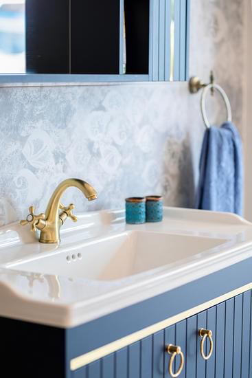 Stylish rugs, curtains, and more: What Does Home Decor Include