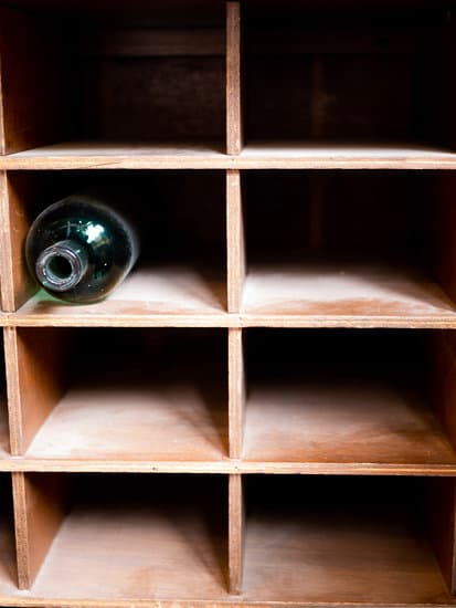 Step-by-step guide on how to create a vision board for home decor