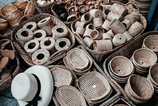 Step-by-step guide on how to make decorative things at home using simple materials
