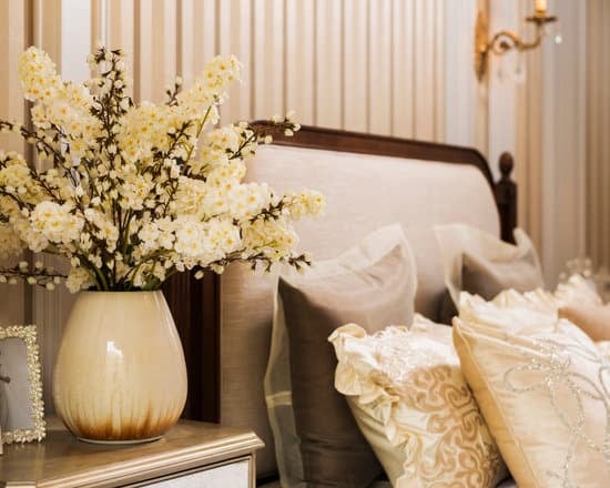 Mixing metals in home decor: striking balance for cohesive look and personal style