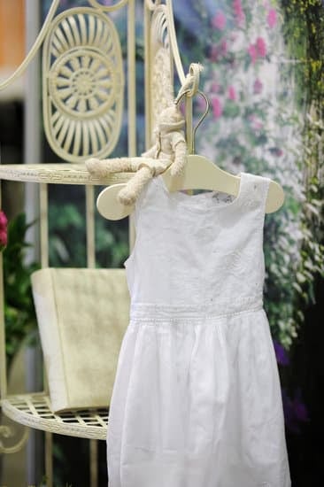 Can You Put Up Christmas Decor When Selling Home 1 Boost home appeal with tasteful Christmas decor. Can You Put Up Christmas Decor When Selling Home