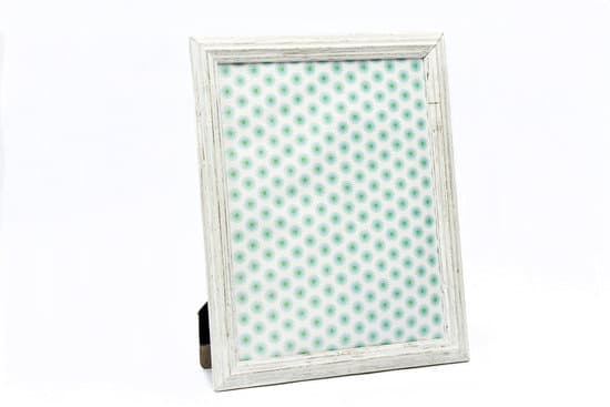 Step-by-step guide on how to decorate your room at home with personal touches and style