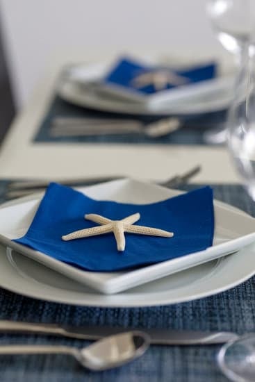 Can U Decorate Colonial Home Nautical 1 Decorate your colonial home with nautical-themed accents for a classic and coastal vibe