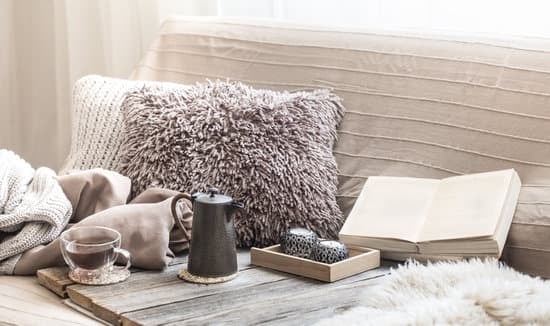 How Do People Decorate Their Home During the Spring Festival: Spring-themed floral arrangements and vibrant colored décor