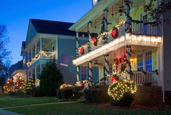how do the amish decorate their homes