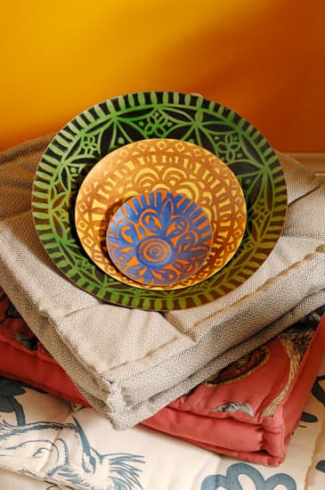How can you decorate small rooms with things at home Interior decor tips for small spaces