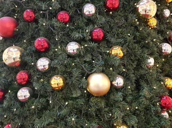 How Do Israeli's Decorate Their Homes for Christmas: Unique Hanukkah-inspired decor
