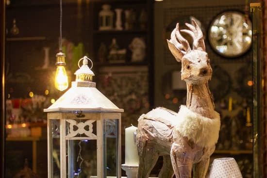 How to Decorate a Large Home Office 1 How to Decorate a Spacious Home Office with Functional and Stylish Furniture and Decor