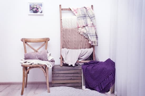 a guide on how to Christmas decorate a seaside home