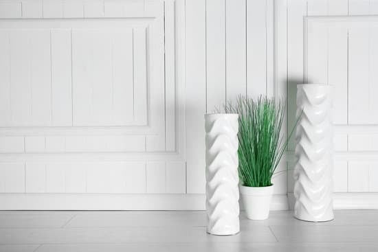 Retro furniture, pastel colors, and vintage accents for a nostalgic ambiance