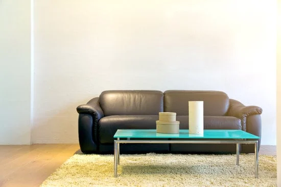 How to decor a small home to look old