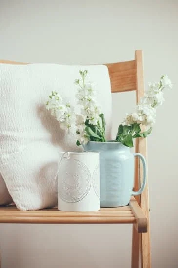 How to apply Plaid FolkArt Home Decor White Wax for a professional finish