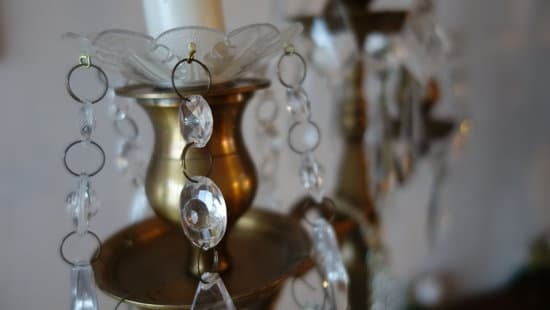 How to Create Holistic Home Decor 1 Step-by-step guide on how to create holistic home decor using natural elements and balanced design