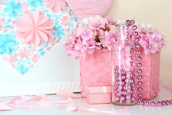 How to Decorate Galleries of Home 1 Step-by-step guide on how to decorate galleries of home with art and personal touches