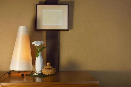 Step-by-step guide on how to decorate a primitive home with rustic and antique accents