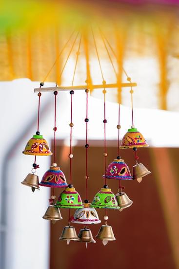 Step-by-step guide on how to decorate front of home for a welcoming and beautiful entrance