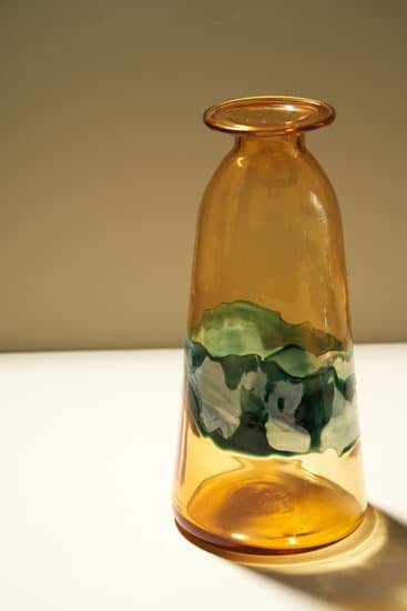 how much to tip home decorator