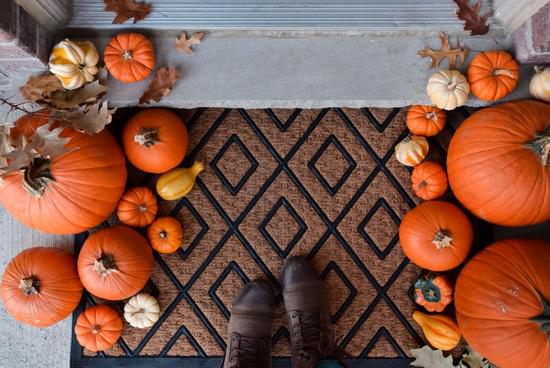 How to decorate home for the holidays with ease and style